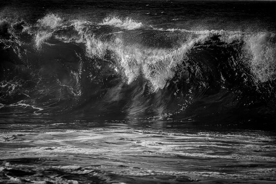 Breaking Waves © leonard