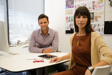 Obraz premium Portrait of smiling business people in office