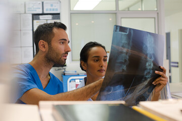 Fototapeta premium Surgeons examining x-rays in hospital