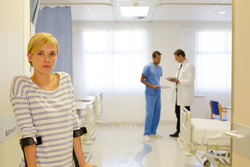 Obraz premium Patient using crutches in hospital room