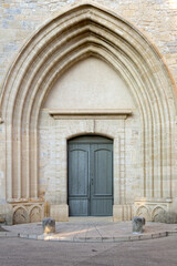 Fototapeta na wymiar Arched door of Saint Saturnin church in calvisson, Gard, France