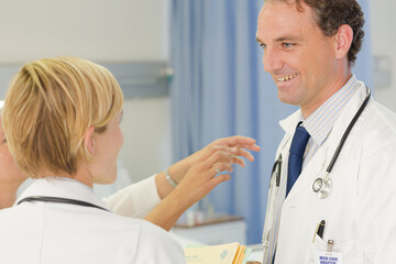 Obraz premium Doctor checking syringe in hospital room