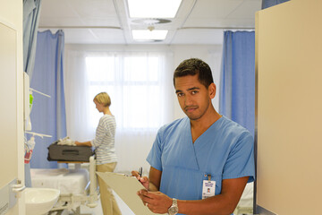 Obraz premium Doctor standing in hospital room