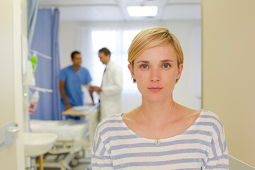 Obraz premium Patient leaving hospital room