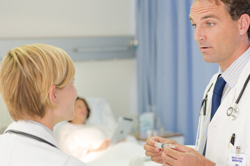 Obraz premium Doctor checking syringe in hospital room