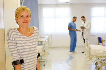 Obraz premium Patient using crutches in hospital room