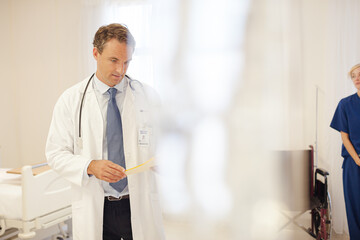 Fototapeta premium Doctor and nurse talking in hospital room