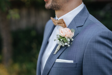 Groom wearing a boutonniere close-up