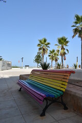 Banco lgtb en la playa