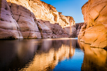 Fototapeta na wymiar A view from a boat tour in Lake Powell, Glen Canyon national recreation area, Utah, USA