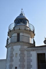Faro con vallas