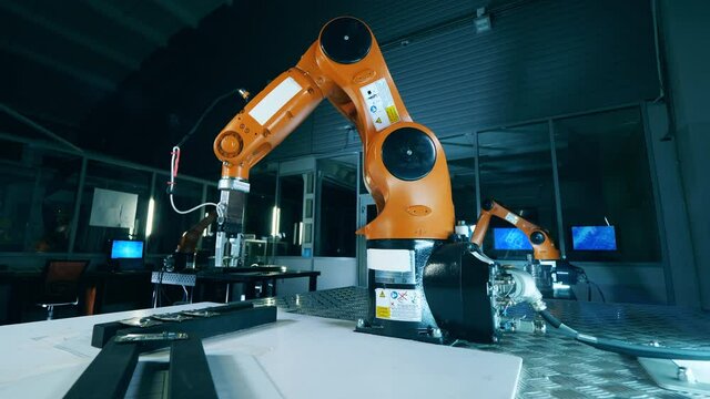 Bionic mechanisms are relocating small items