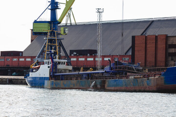 port facilities cranes and ships