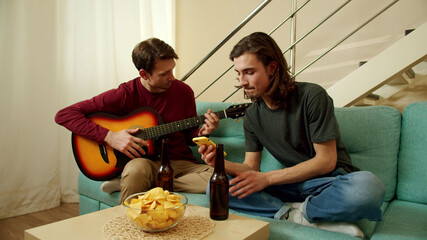 Friends are looking for chords and songs on the Internet