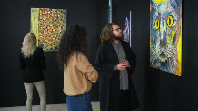 Art gallery is place for discussions