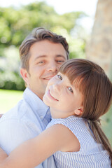 Naklejka premium Father and daughter hugging outdoors