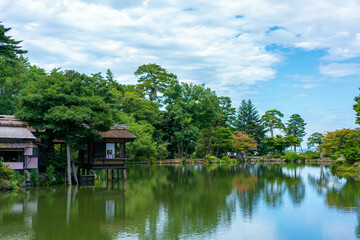 Obraz premium 石川県金沢市にある観光名所を旅行している風景 Scenery of a tourist attraction in Kanazawa, Ishikawa Prefecture, Japan. 
