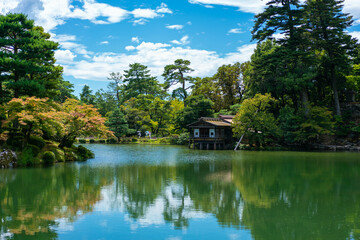 Obraz premium 石川県金沢市にある観光名所を旅行している風景 Scenery of a tourist attraction in Kanazawa, Ishikawa Prefecture, Japan. 