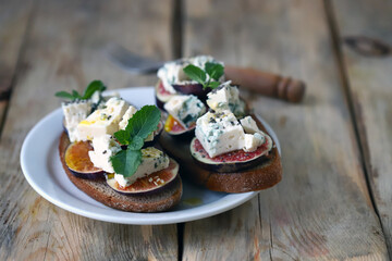 Delicious toast with gorgonzola cheese and figs. Healthy snack. Keto toast.