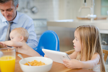 Obraz na płótnie Canvas Girl using digital tablet at table