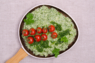 Mashed potatoes with tomatoes and green sauce