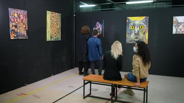 visitors in museum of fine art in epidemic period of coronavirus