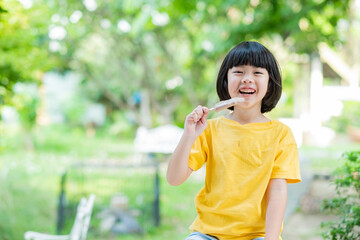 Fototapeta premium asian girl eating ice cream with blur background