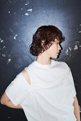 ショートヘアの女性