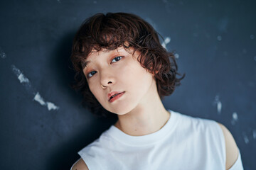 ショートヘアの女性