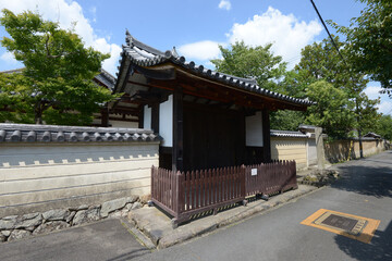 新薬師寺　東門　奈良市高畑町