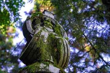 高尾山　琵琶滝の石柱