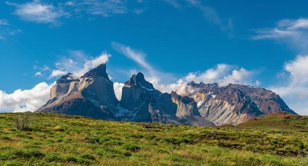Papier peint adhésif Cuernos del Paine Panorama de Cuernos del Paine au printemps, Torres del Paine, Patagonie, Chili.