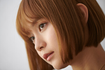 ショートヘアの女性