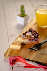 イチジクのタルトとオレンジジュース