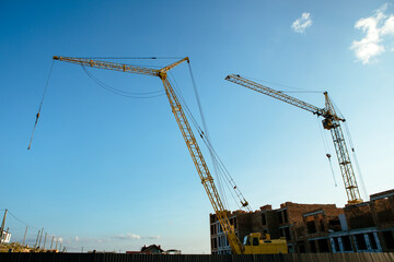 Fototapeta na wymiar construction site with cranes against the background of new buildings