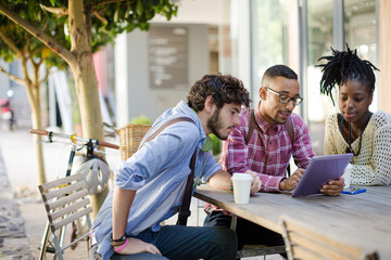 Friends talking at sidewalk cafe
