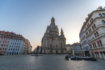 Fototapeta na wymiar Dresden, Frauenkirche im Sonnenaufgang