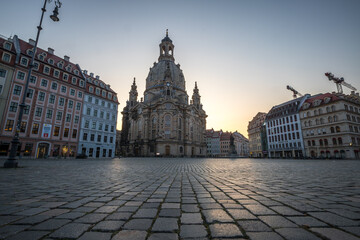 Dresden, Frauenkirche im Sonnenaufgang - obrazy, fototapety, plakaty