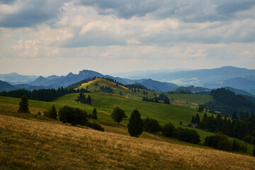 Widok na Trzy Korony w Pieninach widziane z Durbaszki