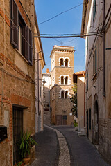 Straße in der Altstadt von Cori in Latium in Italien