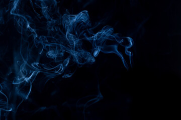 Obraz premium black background, blue smoke coming out, close-up