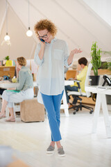 Obraz premium Portrait of woman talking on phone at office