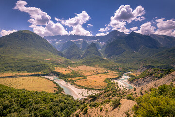 Albania - Dolina rzeki Wjosy