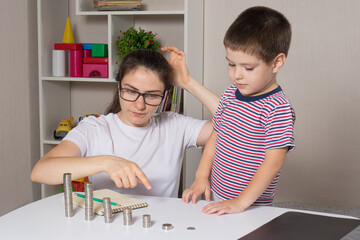 The parent teaches the child how to handle money. Financial literacy course for children of preschool and school age.