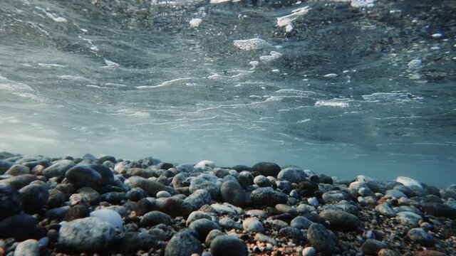 Onde del mare in Calabria visto da sott'acqua