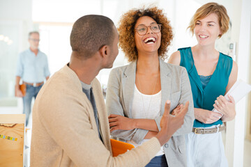 Obraz premium Portrait of talking and smiling office workers