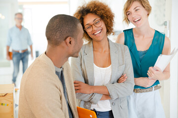 Obraz premium Portrait of talking and smiling office workers