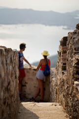 Sightseeing mit Ausblick auf der Burgruine von Volterraio, Elba, Italien