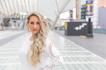 Shooting d'une blonde à la gare