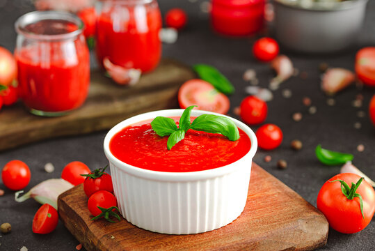 Tomato passata with basilium and garlic.